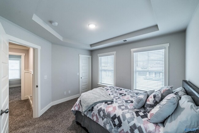 Building Photo - 6 Desert Oak Ct SW