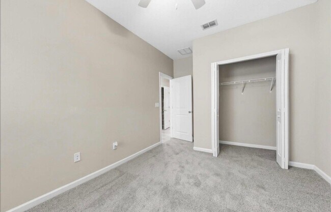 Building Photo - 6364 Starlight Dr
