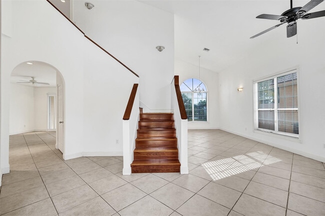 Building Photo - 10902 Tamoron Ln