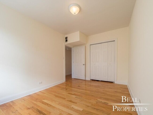 Building Photo - 1 bedroom in CHICAGO IL 60657