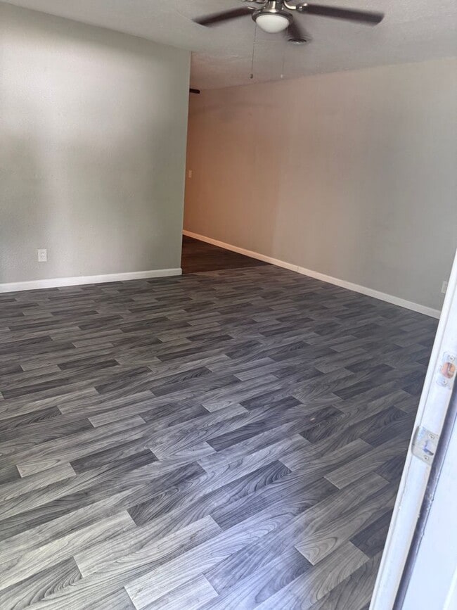 Building Photo - 17 Drexel Dr