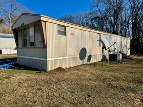 Building Photo - Great Location in Muscle Shoals!