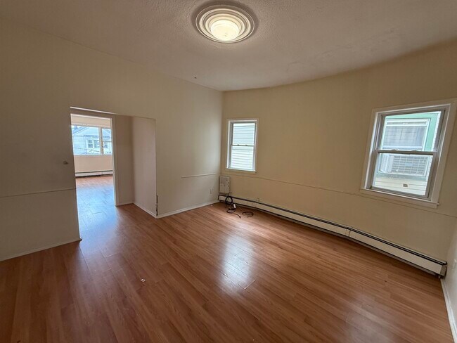 Building Photo - 37 E 49th St