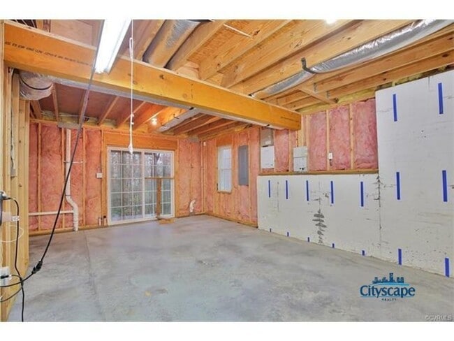 Building Photo - LOVELY 4 BEDROOM MOVE-IN READY HOME IN MID...