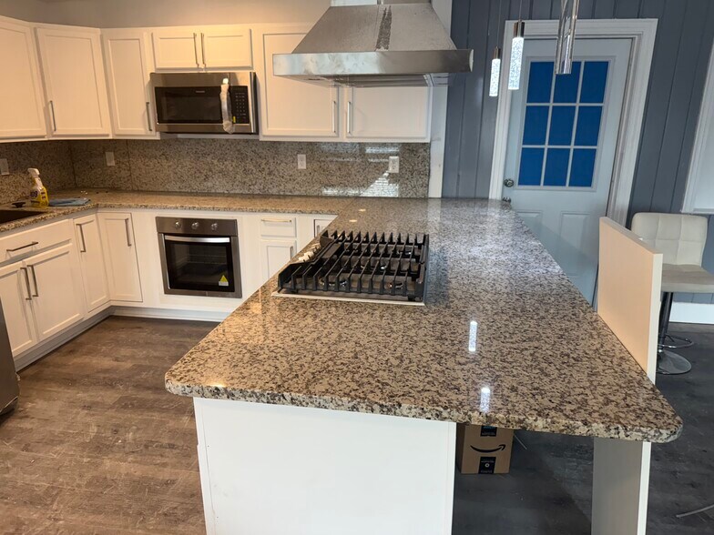 Building Photo - 961 Eastside Dr SE