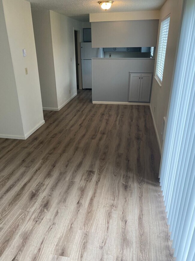 Building Photo - (905) Draper Arms Apartments - 2 Bedroom / 1 Bathroom (UPDATED)