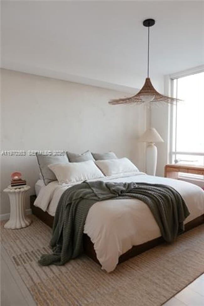 Building Photo - 601 NE 27th St