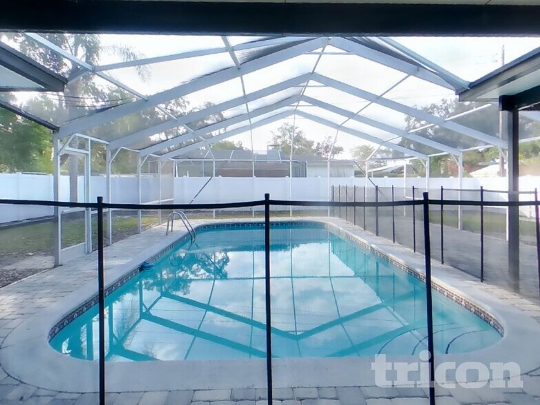 Building Photo - 546 W Palmeden Dr