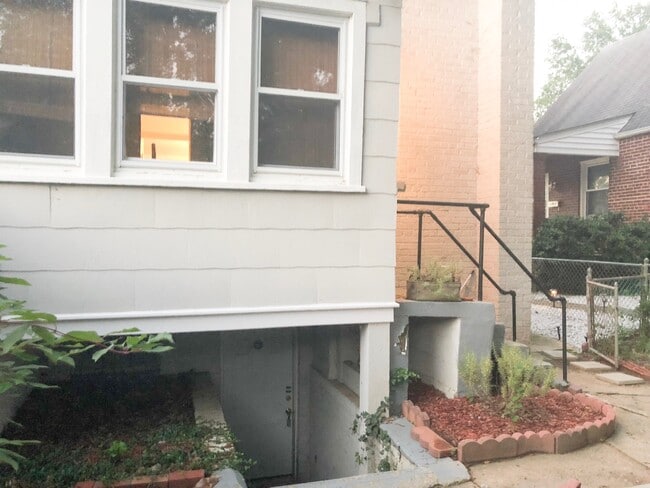 Building Photo - 3117 E St SE