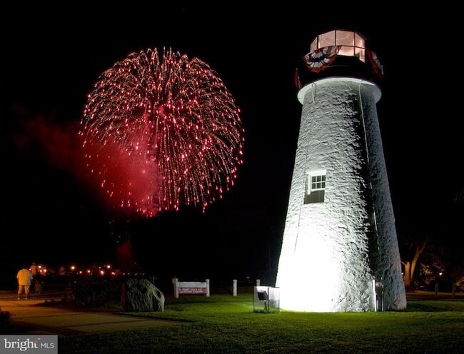 Building Photo - 421 Concord St