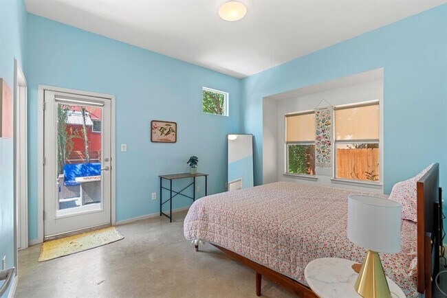 Building Photo - 3802 Byron Dr