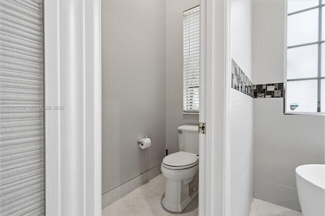 Building Photo - 849 Crestview Cir