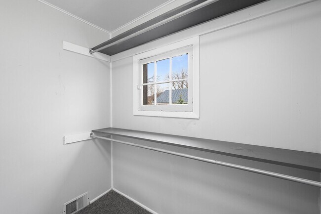 Building Photo - OPEN HOUSE THIS THURSDAY 10/2 AT 5PM! MOVE...