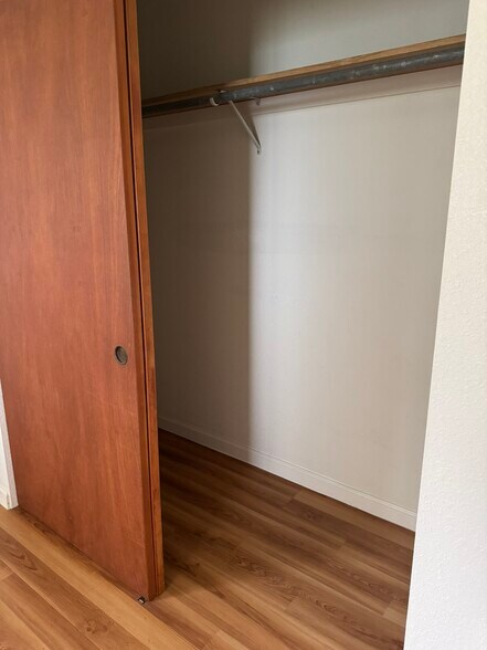 Building Photo - 947 Laki Rd