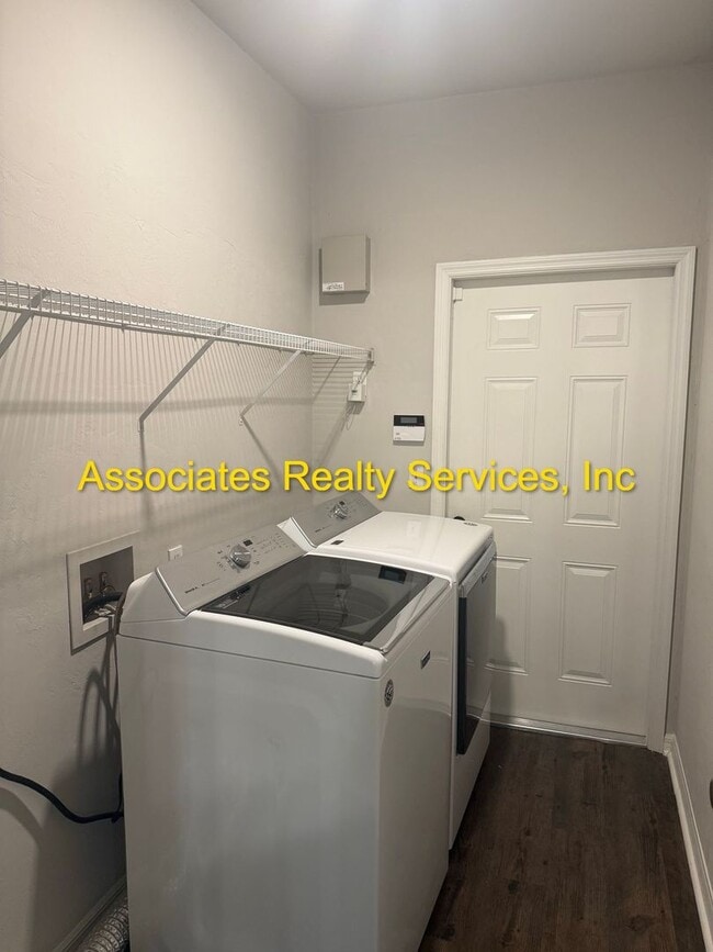 Building Photo - Spacious 4-Bedroom Home with Office in Portofino!  LOOK!