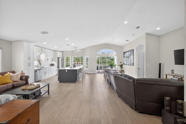 Building Photo - 15155 Newquay Ct