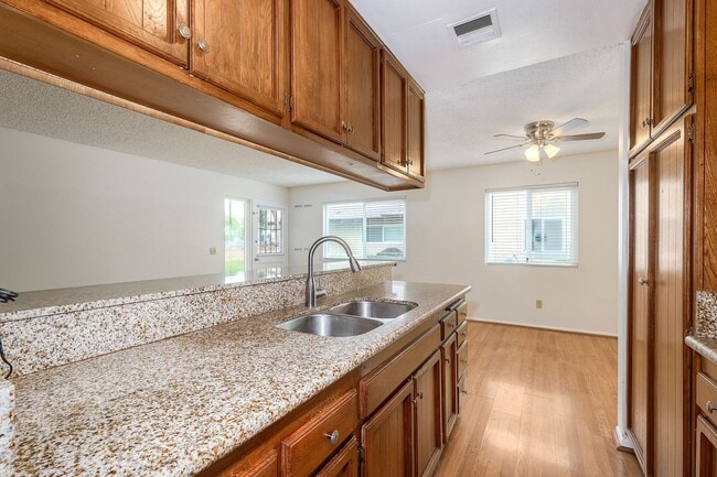 Building Photo - Santee Townhome Two Weeks FREE  2/1 Prime Location- Save on GAS! Walkable to everything!