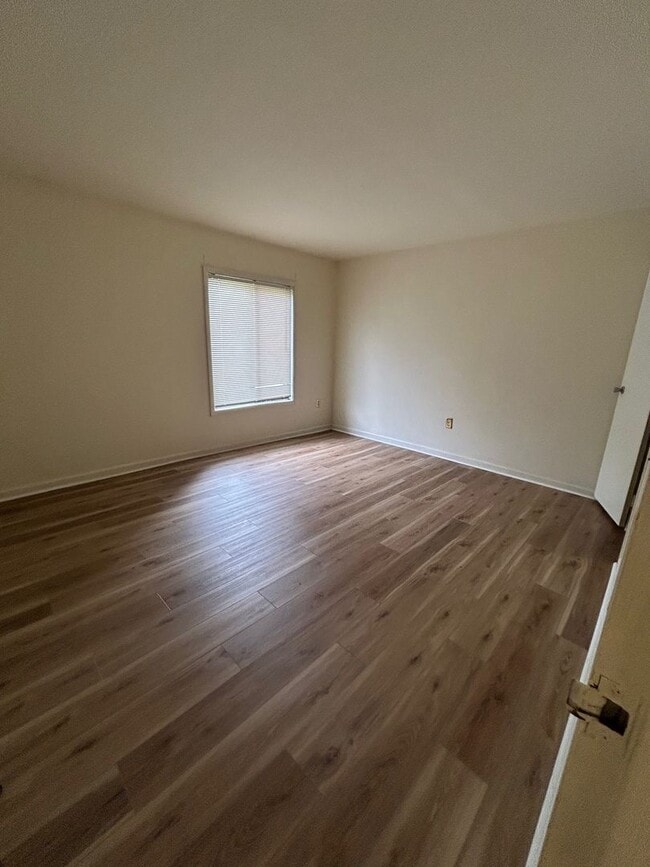 Building Photo - Rental, 1bed/1bath unit available in Green...