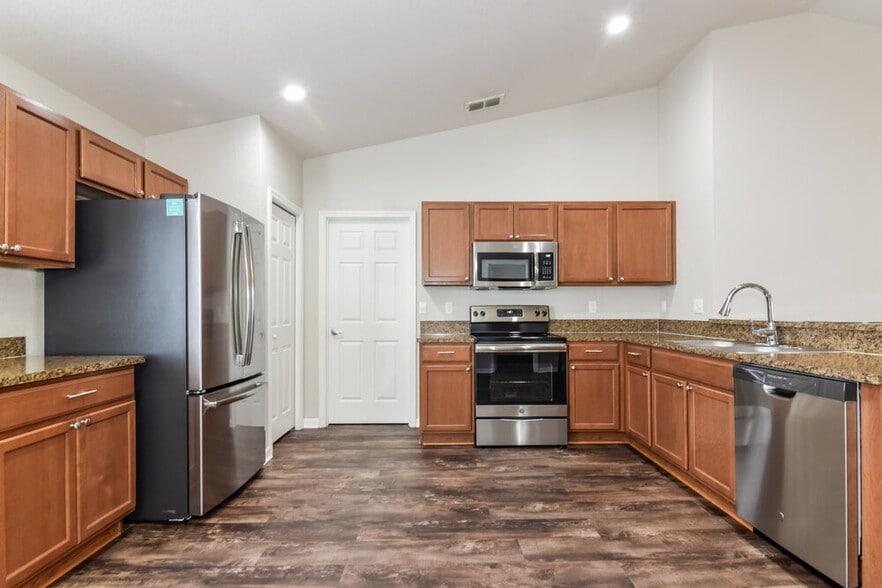 Building Photo - 34835 Redding Ln