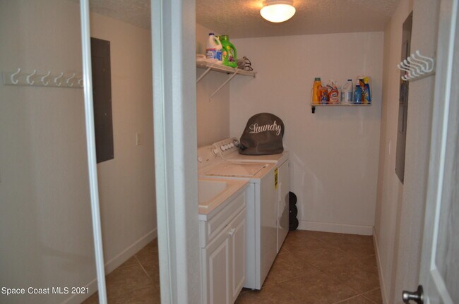 Building Photo - 2065 Jimmy Buffett Mem Hwy