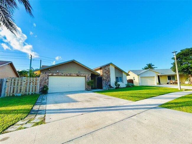 Building Photo - 8948 SW 18th Rd