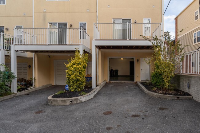 Building Photo - 132 N Duncan St