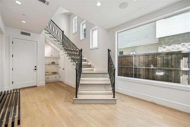 Building Photo - 2210 Boll St