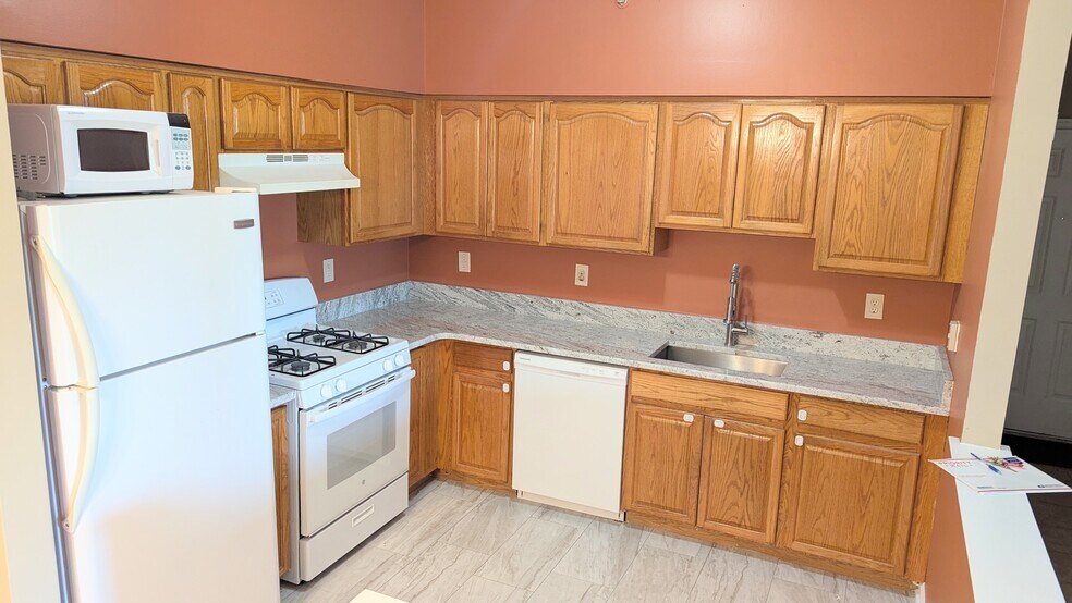 Kitchen - 834 Dominick Ct