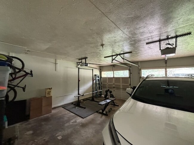 Building Photo - Beautiful 3 Bed 2 Bath Brick Home!