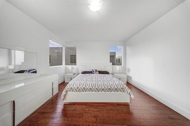 Building Photo - 10081 NW 75th Terrace