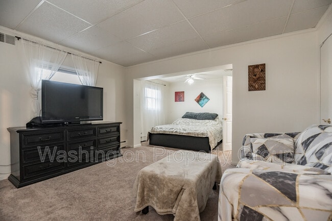 Building Photo - 3402 Little Hunting Creek Dr