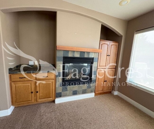 Building Photo - 44 Vinehill Dr