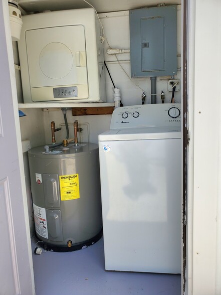 Private Laundry Room - 703 124th Street Gulf