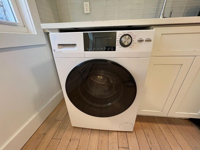 Building Photo - 42 Thorne St