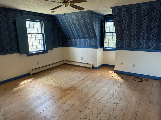 Building Photo - 3 Bedroom, 2.5 Bathroom Home in Cedar Crest