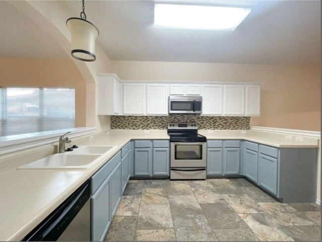 Building Photo - 18208 Maxa Dr