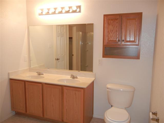 Building Photo - 2801 Mockingbird St