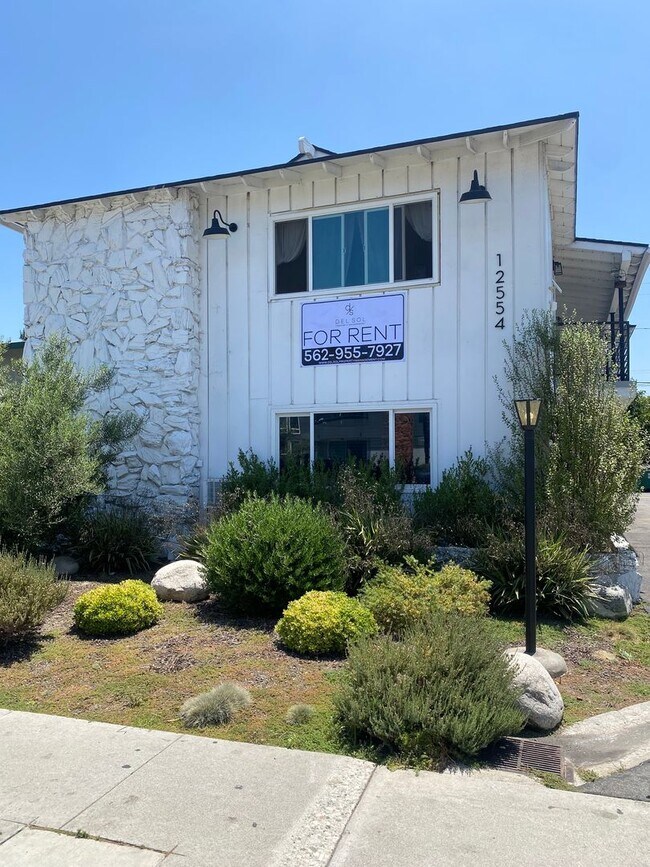 Building Photo - 12554 Brookshire Ave