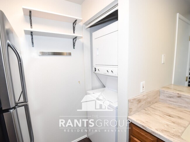 Building Photo - Charming 1-Bed / 1-Bath Townhome in Lacey!