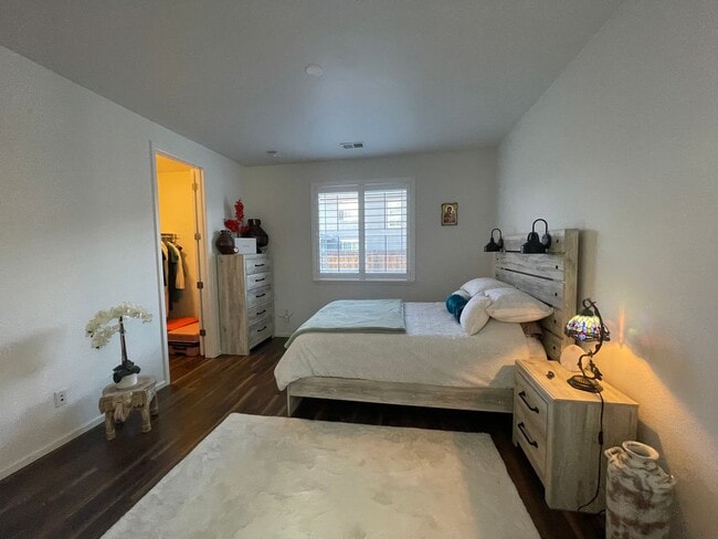 Building Photo - Beautiful Fully Furnished Home