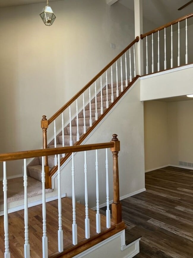 Building Photo - 3 Bedroom plus loft and Community Pool