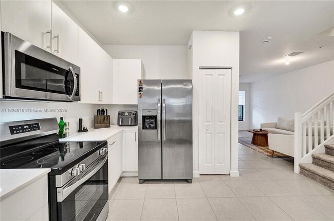 Building Photo - 242 SW 159th Ln