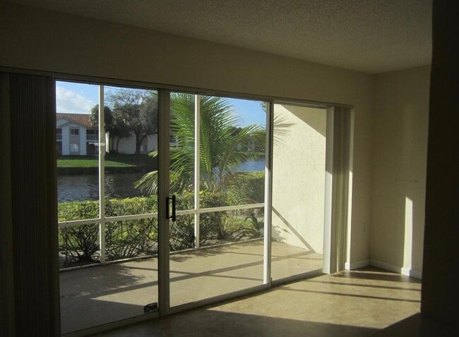 Building Photo - 7103 Glenmoor Dr