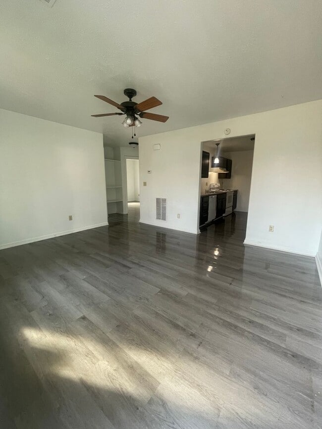 Building Photo - Available Now 3 Bedroom 2 Bath home just m...