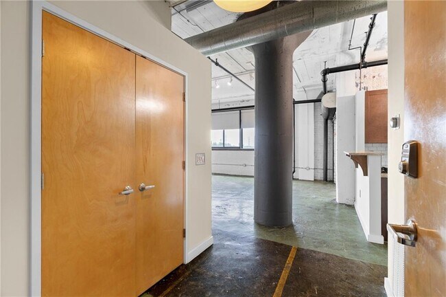 Building Photo - 426 Marietta St NW