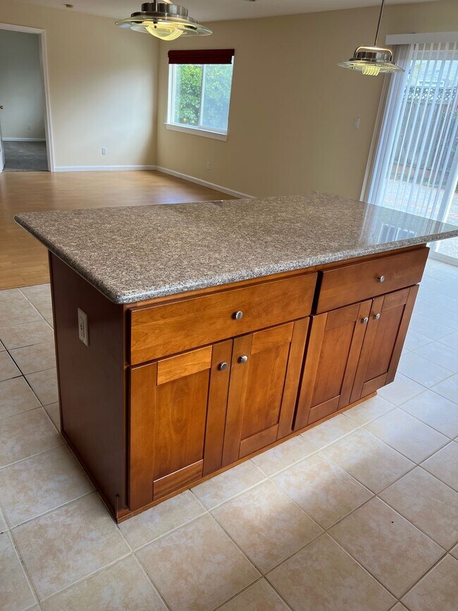 Building Photo - CAMPBELL - Executive 5 bedroom home in a desirable neighborhood