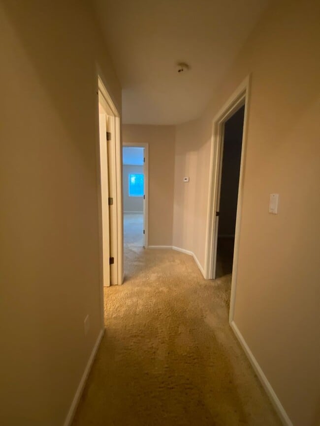 Building Photo - 682 Alder Ln