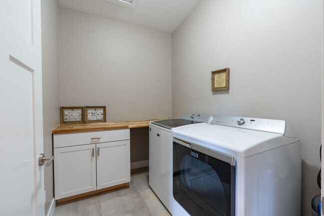 Building Photo - 278 Mountain Willow Dr