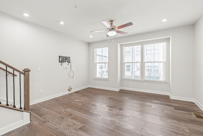 Building Photo - (Coming Soon) 3 Bedroom Townhome minutes from South End!