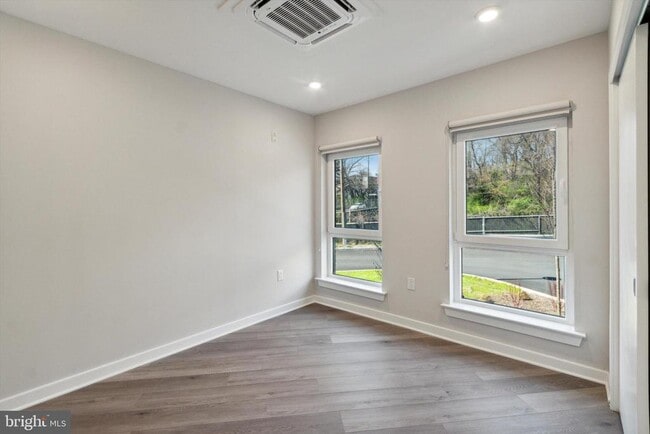 Building Photo - 3449 Scotts Ln